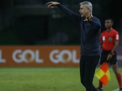 Tiago Nunes lamenta empate do Botafogo e critica arbitragem