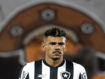 Tiquinho Soares fica de fora da reapresentação do Botafogo