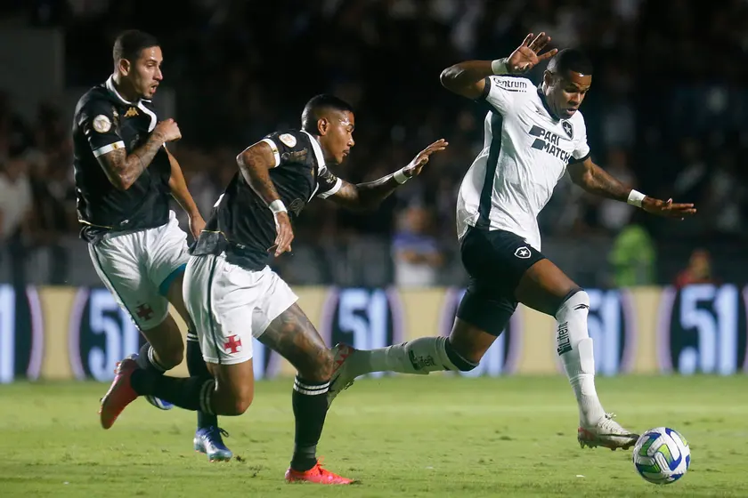 Vasco bate o Botafogo pelo Brasileirão