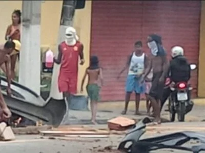 Niterói: turma do capuz fecha a Alameda por falta de luz