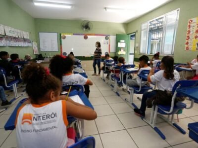 Profissionais da educação anunciam greve de 24 horas em Niterói