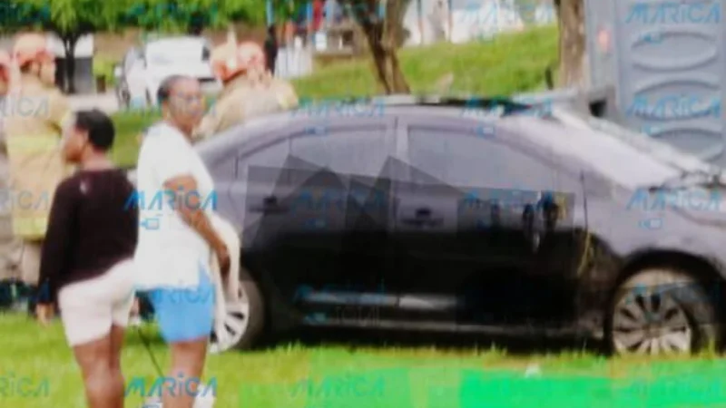 Acidente em Itaboraí: carro invade campo de futebol
