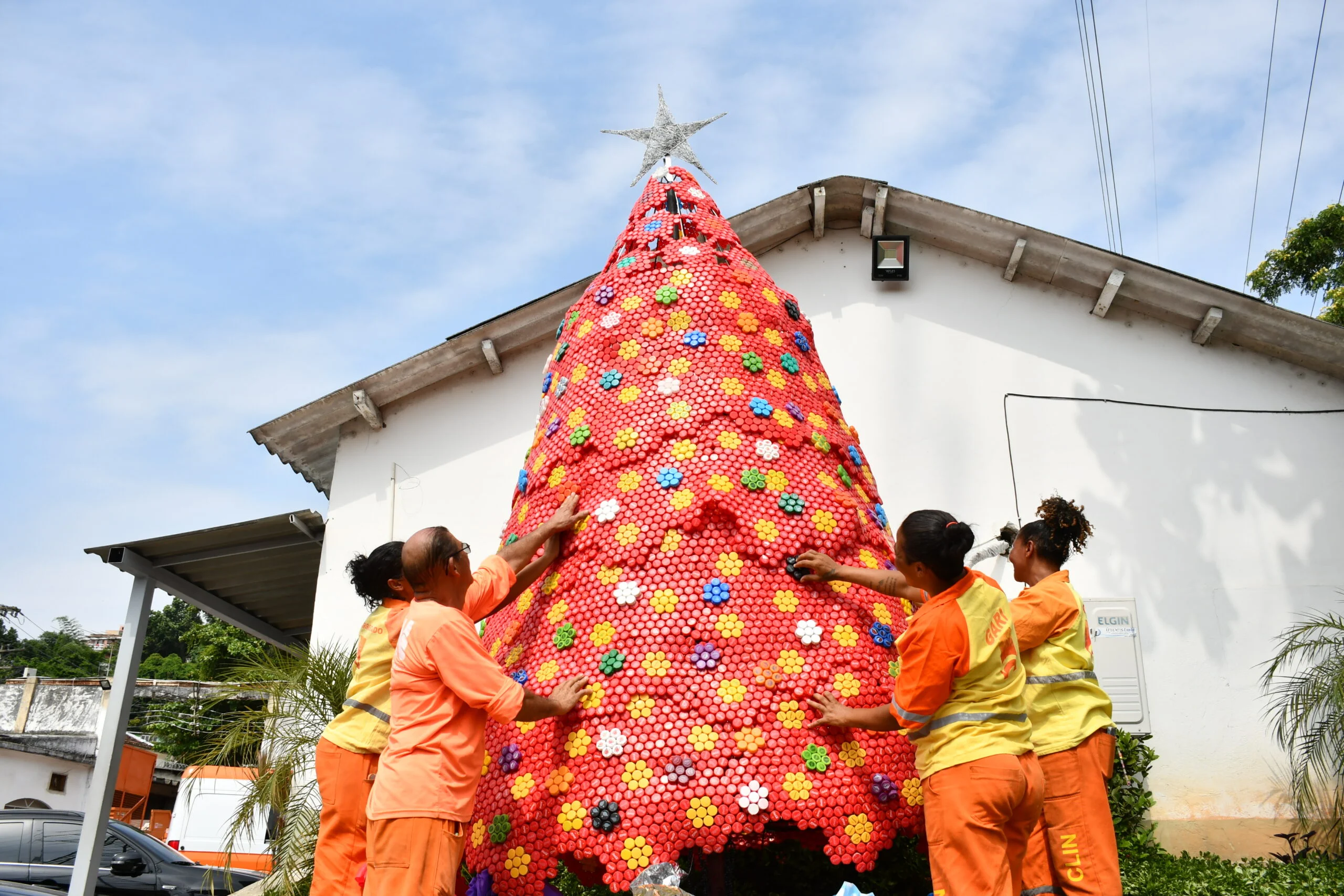 Clin celebra Natal com árvore sustentável