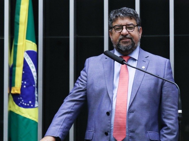 Congresso Nacional: Quaquá mete a mão na cara de deputado que teria ofendido Lula - VÍDEO