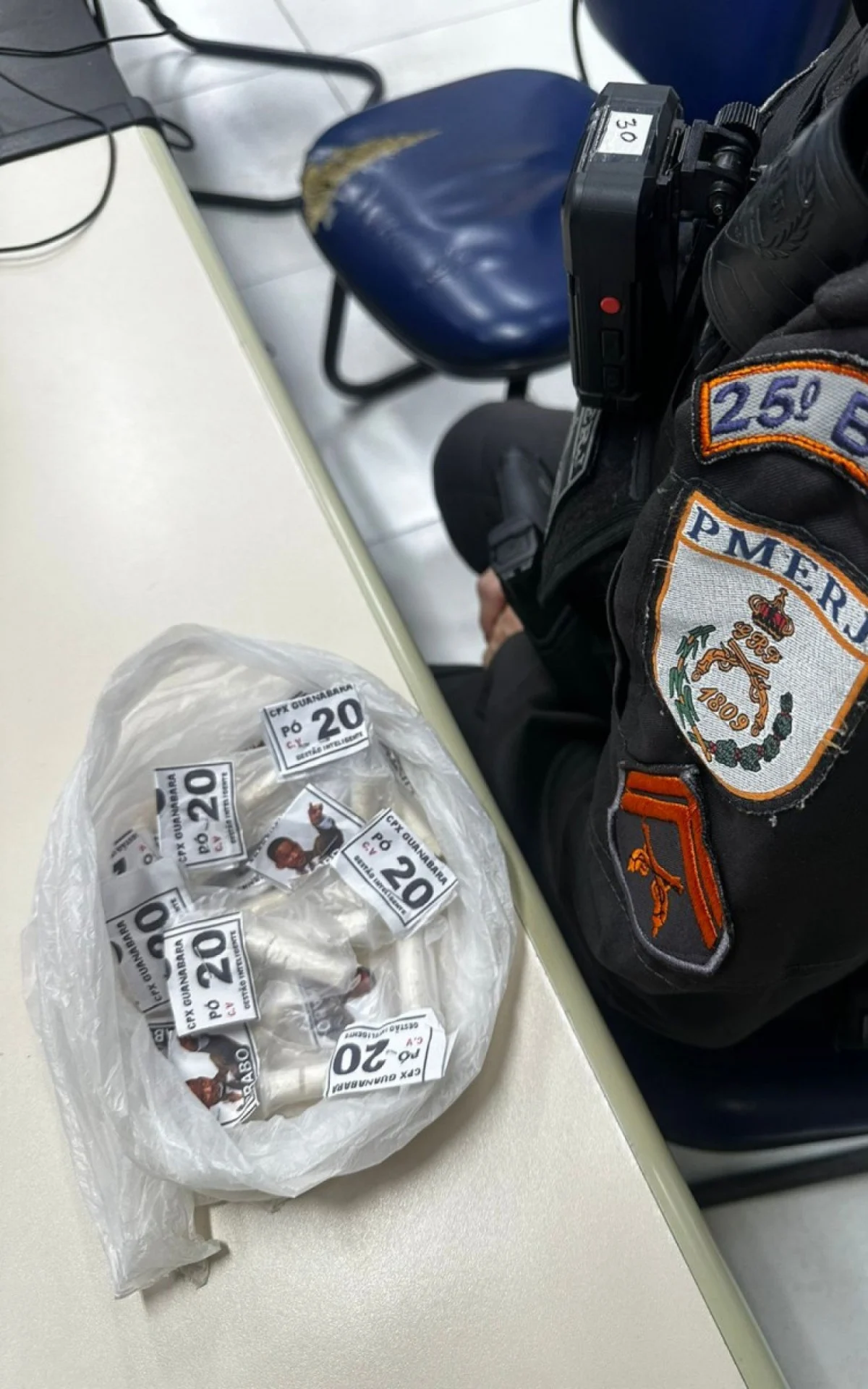 Homem é preso com drogas no bairro Areal em Araruama