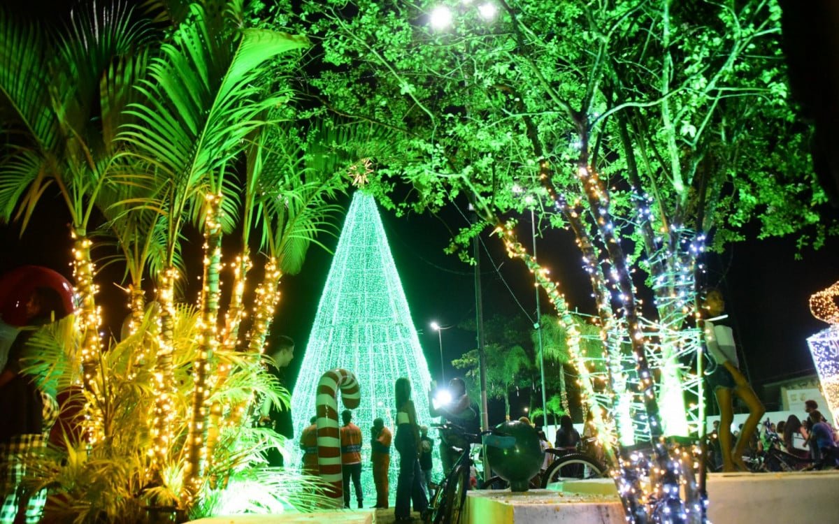 Itaboraí: Praça de Manilha ganha decoração natalina