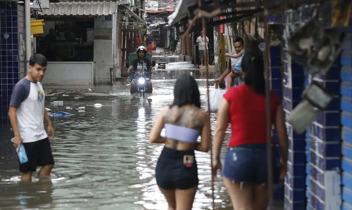 Maioria da população já sofreu com eventos climáticos extremos