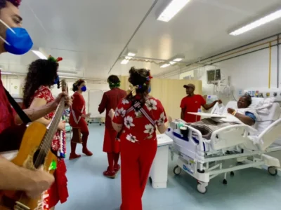 Niterói: Cortejo natalino alegra pacientes do Hospital Azevedo Lima