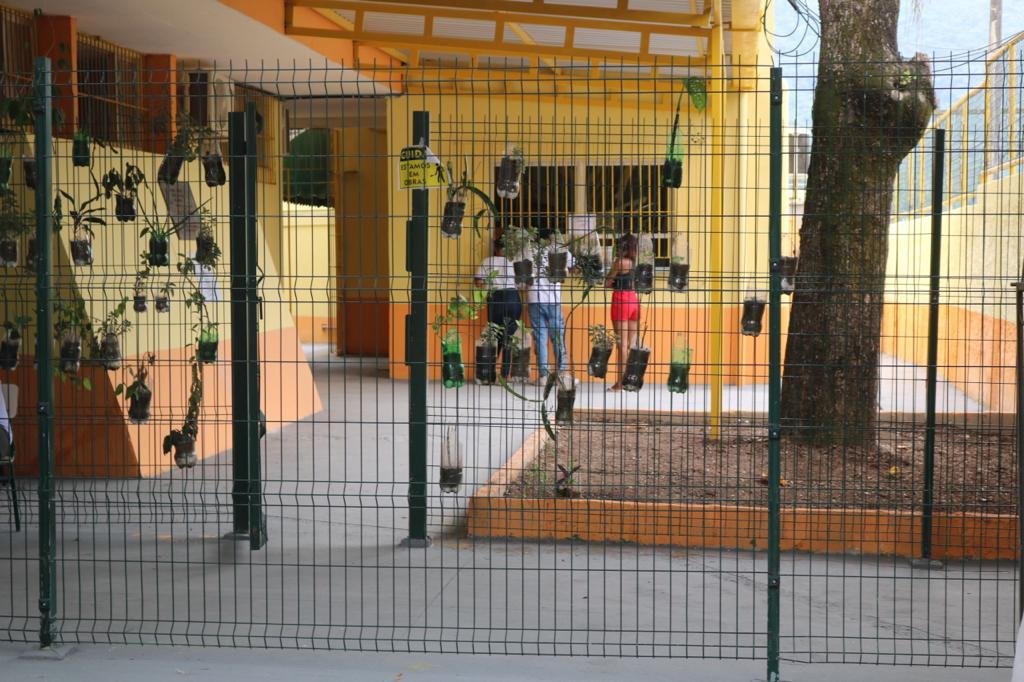 Niterói: Escola municipal de Santa Bárbara é reformada