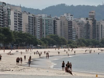 Praia de Icaraí, em Niterói, é liberada para banho