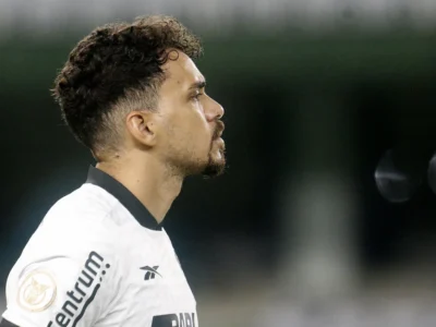 STJD julga Eduardo, do Botafogo, por expulsão contra o Coritiba