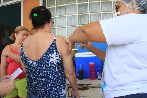 São Gonçalo amplia vacinação contra a covid-19 com a bivalente