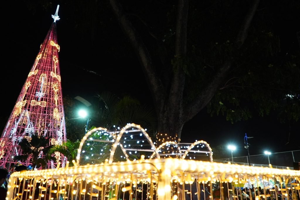 São Gonçalo inaugura árvore de Natal e recebe Papai Noel