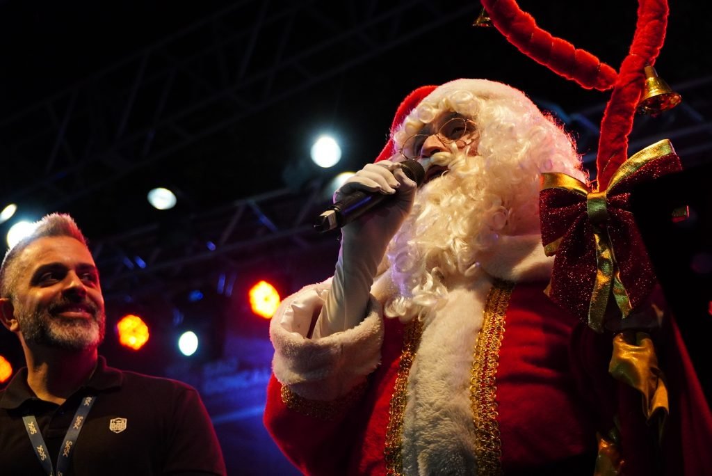 São Gonçalo inaugura árvore de Natal e recebe Papai Noel