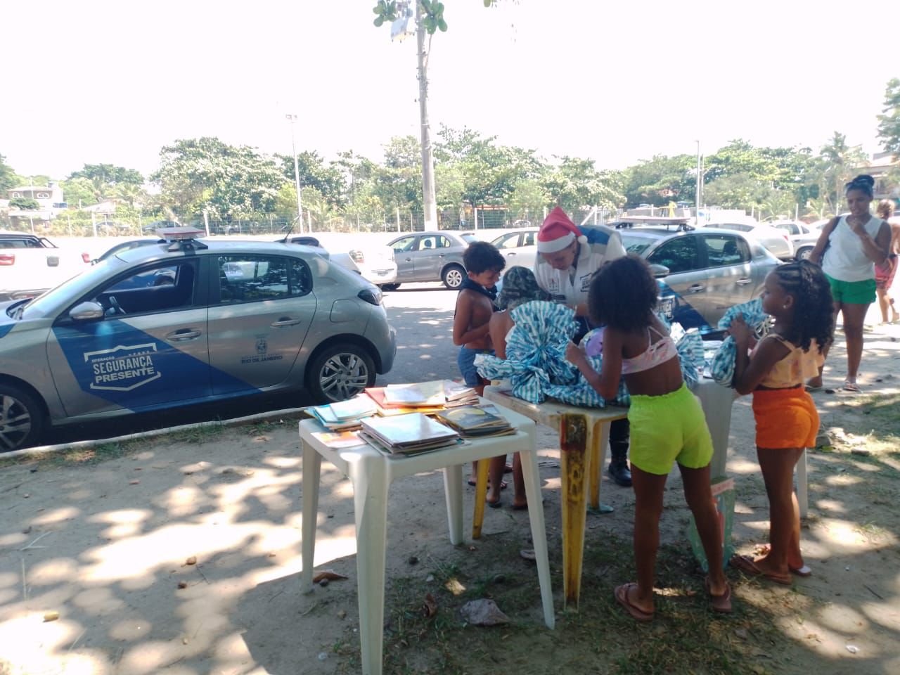 Segurança Presente leva alegria para crianças de Itaipu no Natal