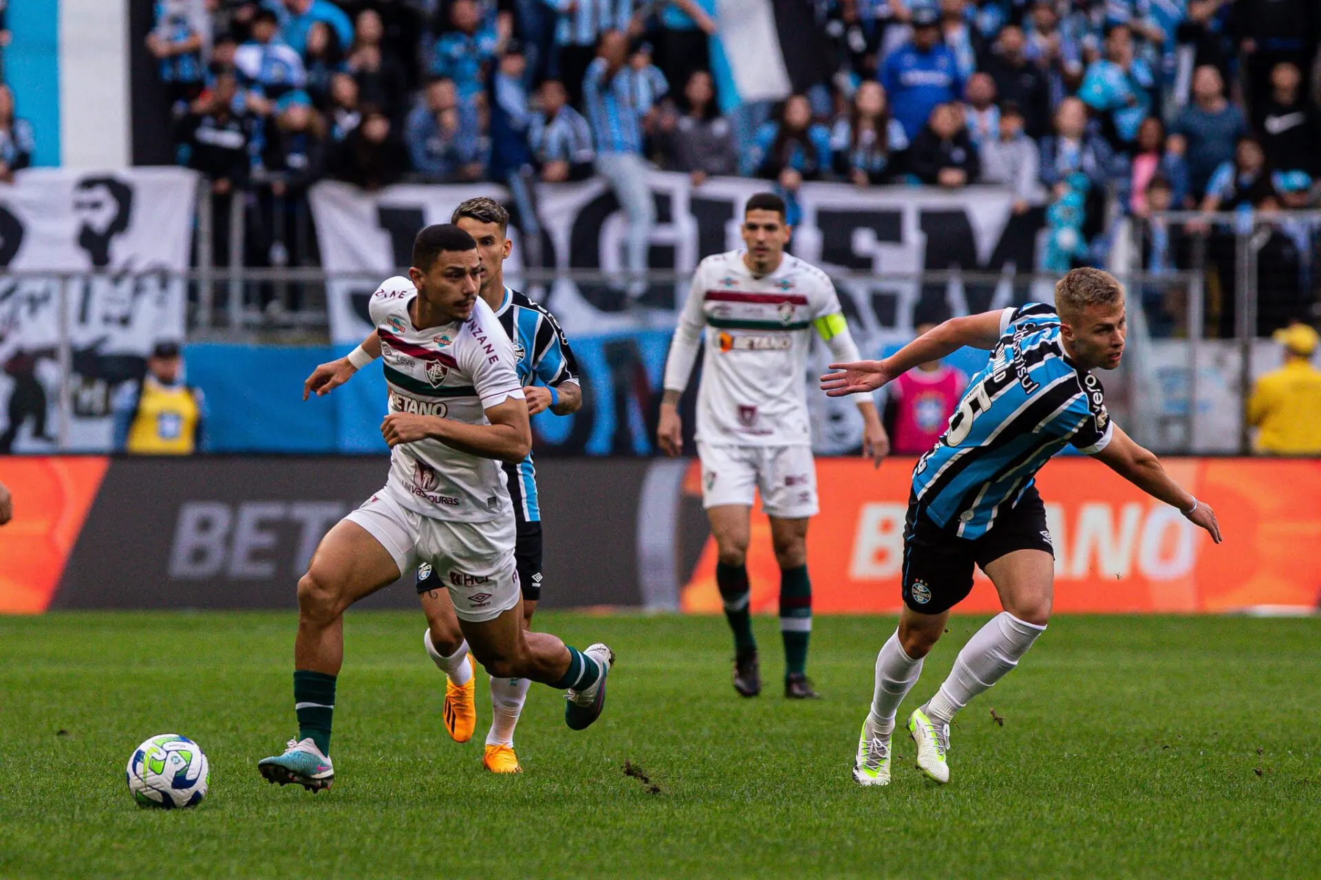 Suárez marca 1º gol no Brasileirão, mas Grêmio deixa Red Bull Bragantino  empatar no fim 