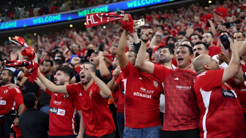 Laser e vandalismo: torcida egípcia causa confusão na Arábia Saudita