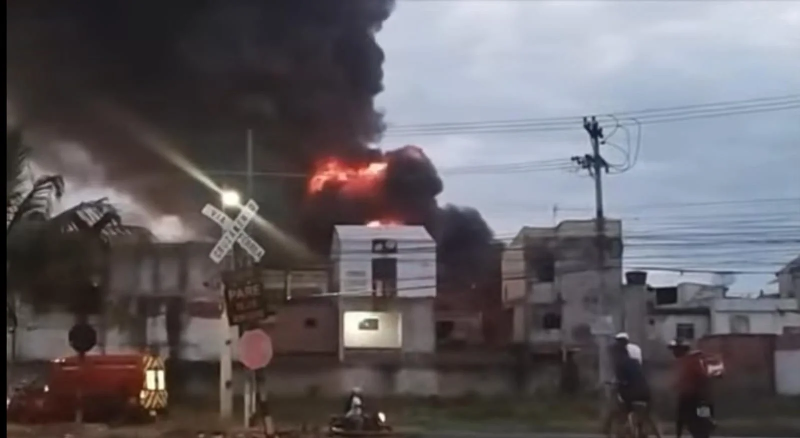 Tragédia em Campos: incêndio em garagem destrói 25 ônibus