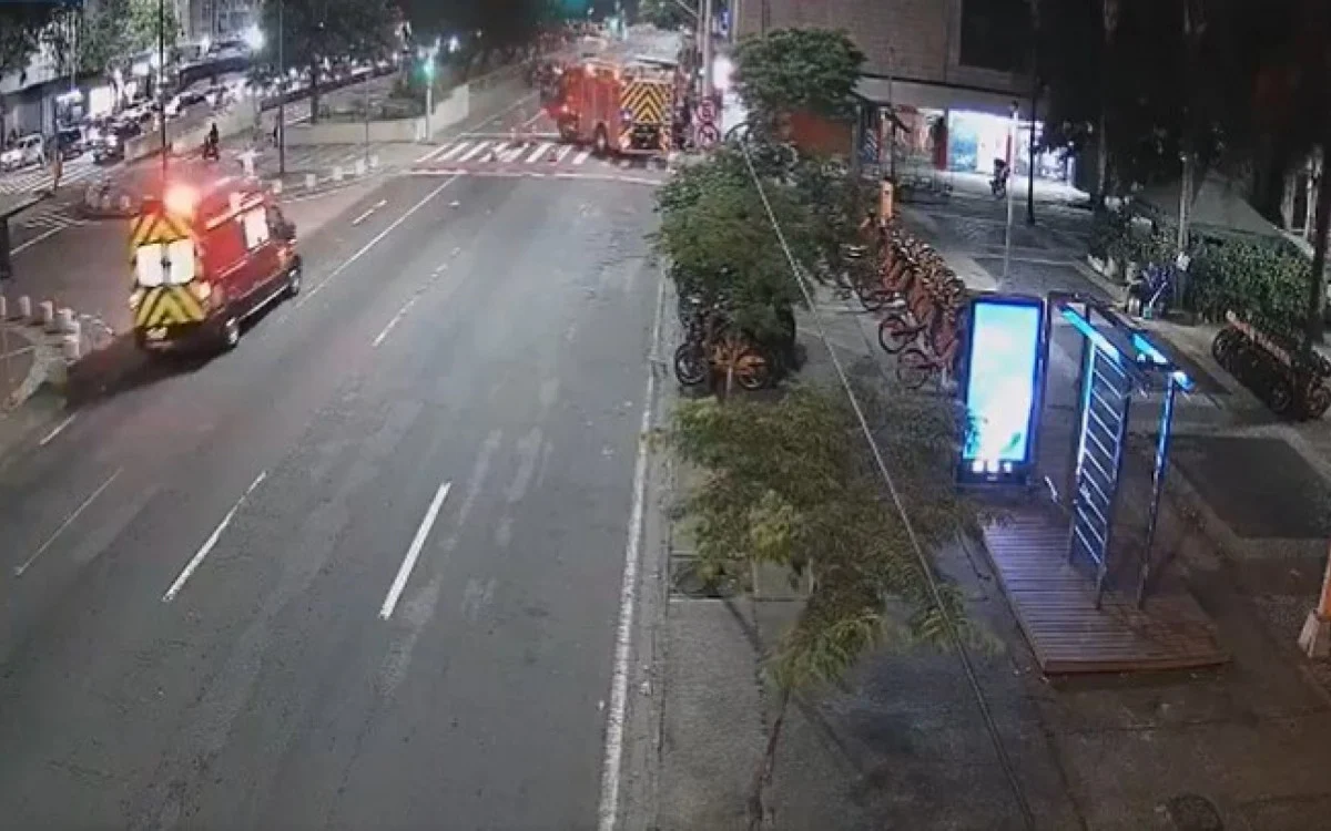 Três feridos em colisão entre motos em Copacabana