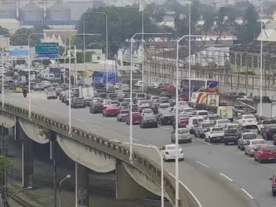 Meia hora de trânsito na Ponte Rio-Niterói