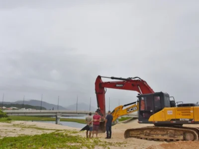 Canal é reaberto em Maricá para prevenir alagamentos