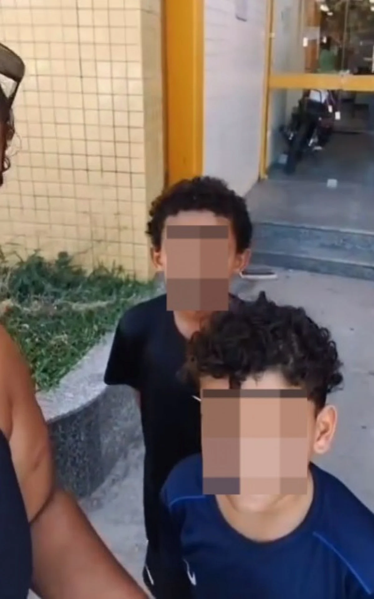 Família de menino desaparecido no Rio recebe pista falsa