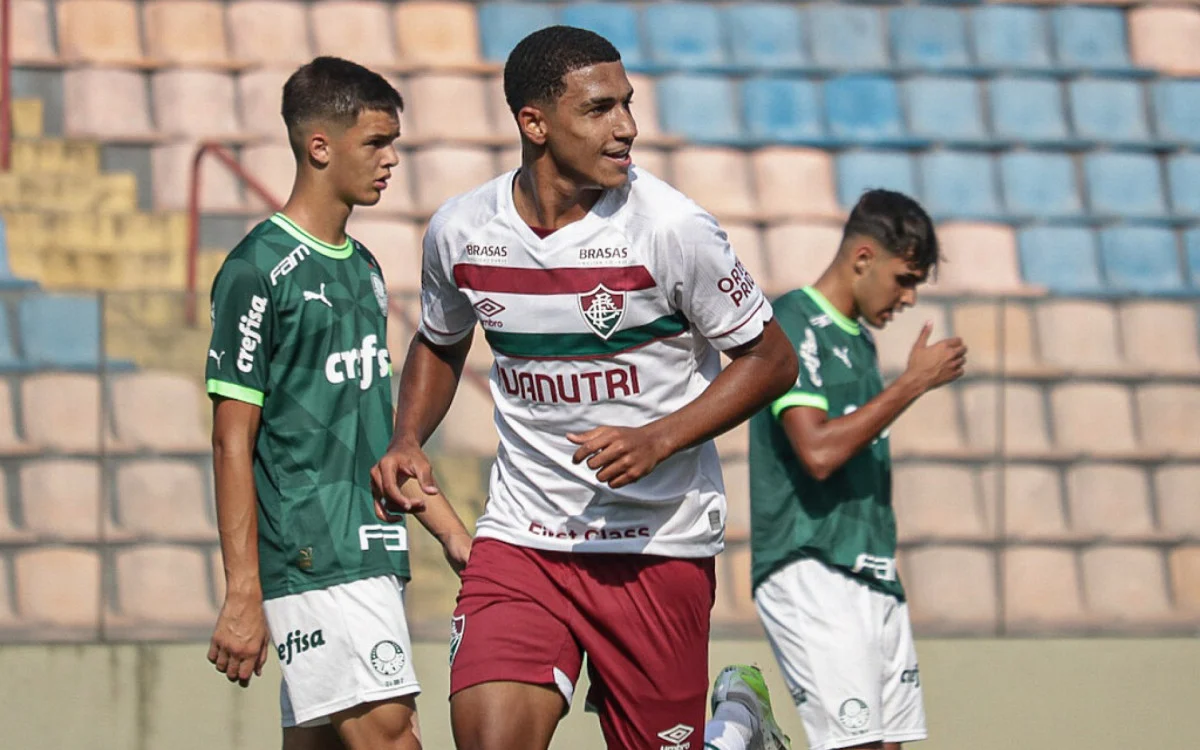 Fluminense busca renovação de Kauã Elias