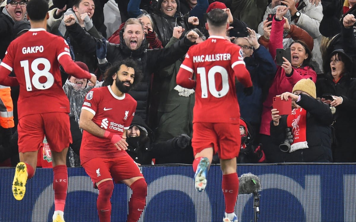 Liverpool vence Newcastle com show de Salah