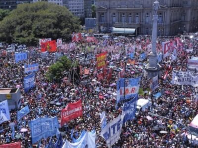 Milei enfrenta primeira greve geral em 45 dias de governo