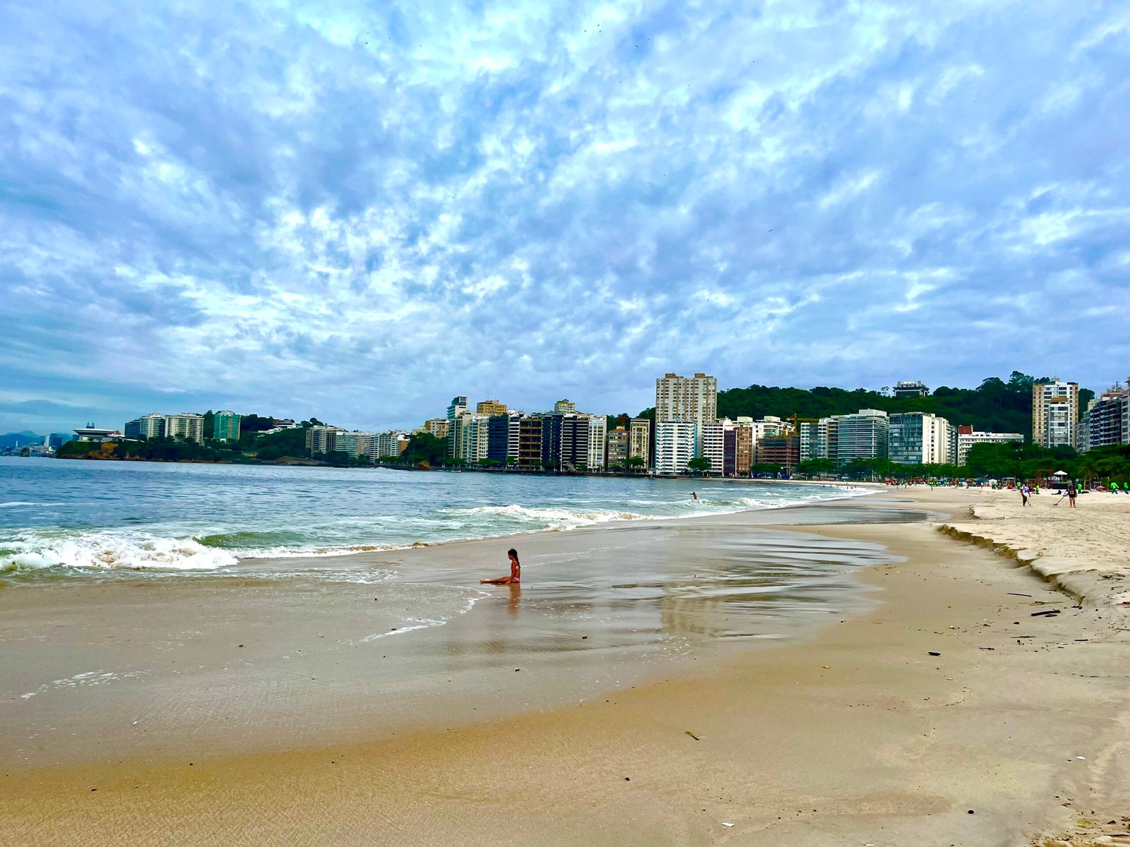 Niterói: praias e orla limpas após limpeza da Clin