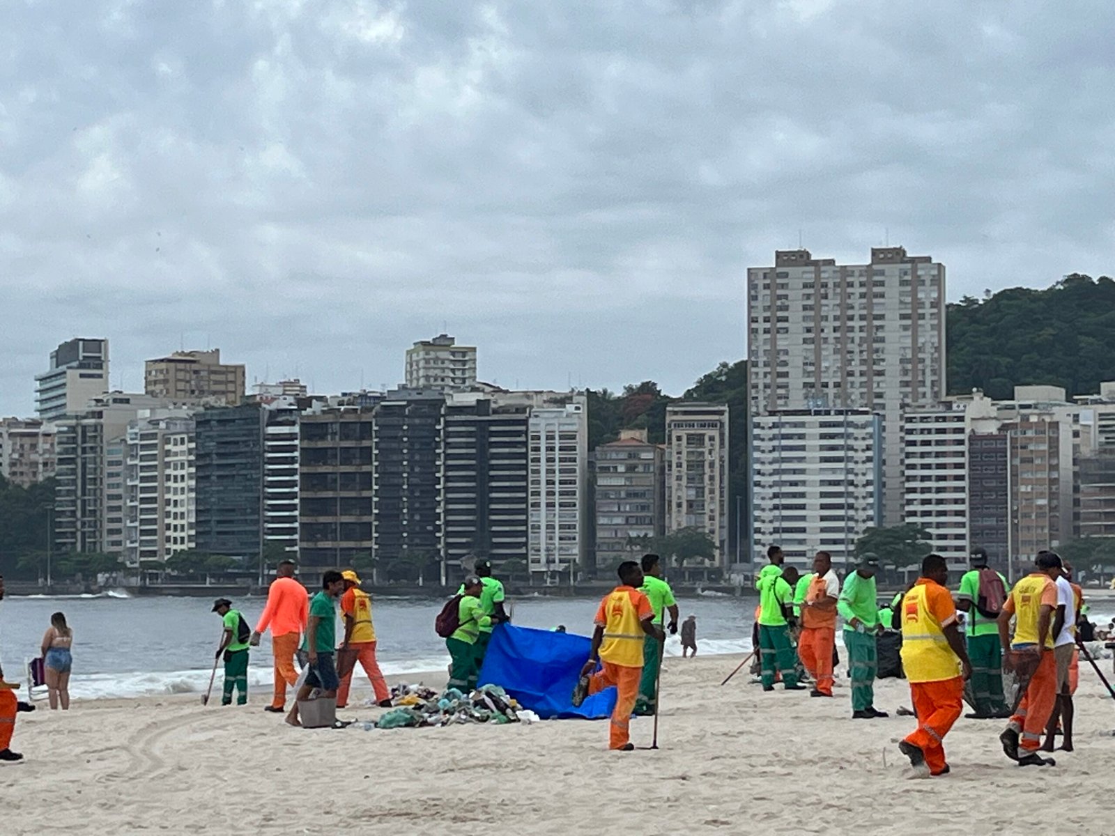 Niterói: praias e orla limpas após limpeza da Clin