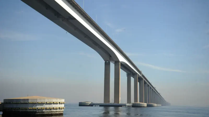 Ponte Rio-Niterói é interditada após tentativa de travessia à pé
