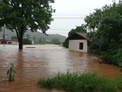 RS e SC entram em alerta para temporais a partir desta terça-feira