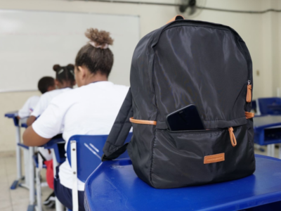 Rio: 83% dos cariocas apoiam proibição de celulares em escolas municipais