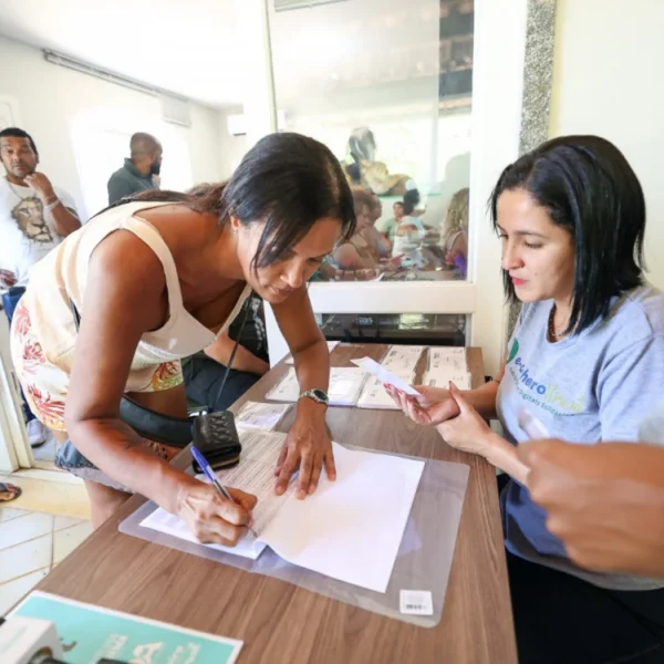 SaquaPet: Prefeitura entrega cartões a protetores de animais