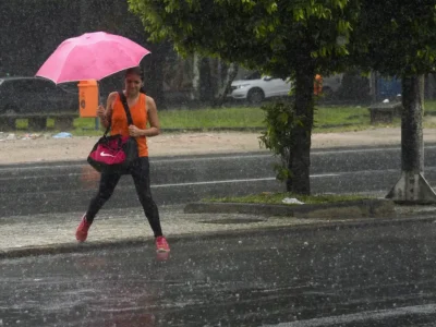 Tempestades deixam 100 mil pessoas afetadas no Rio