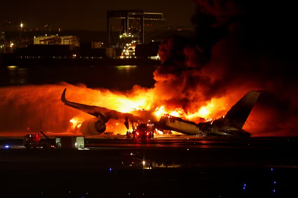 Tragédia aérea no Japão deixa vários mortos