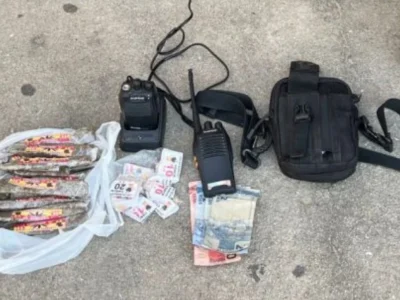Três pessoas são presas por tráfico de drogas em Araruama
