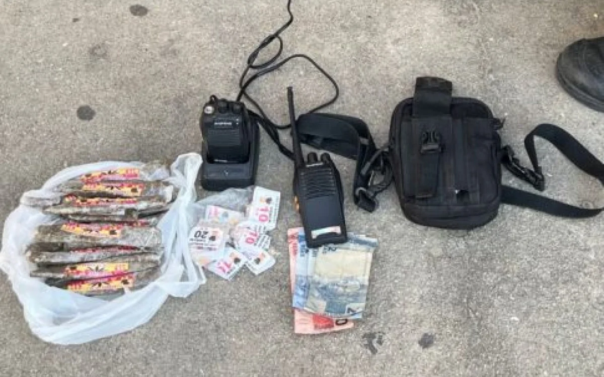 Três pessoas são presas por tráfico de drogas em Araruama