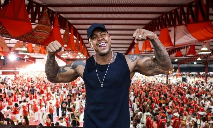 Leo Santana vai conferir o "rebolation" da Viradouro