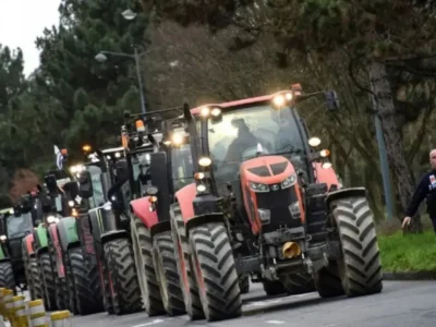 Agricultores começam a liberar estradas na França