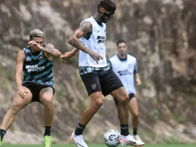 Barboza retorna aos treinos do Botafogo com máscara de proteção