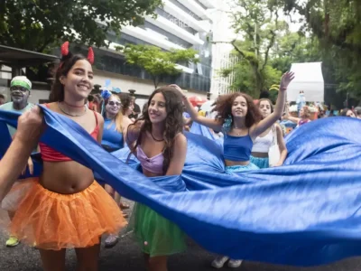 Blocos de saúde mental celebram a vida e a inclusão nas ruas do Rio