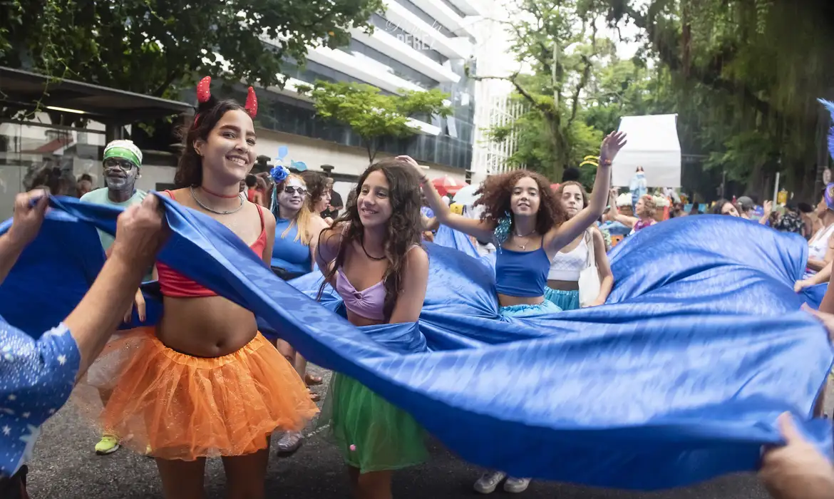 Blocos de saúde mental celebram a vida e a inclusão nas ruas do Rio