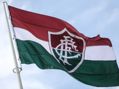 Torcida picha sede do Fluminense: 'Vai virar o inferno'