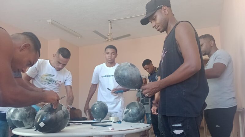Curso de barbeiro para população em situação de rua em Niterói