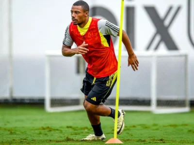 De La Cruz treina e volta ao Flamengo para o duelo
