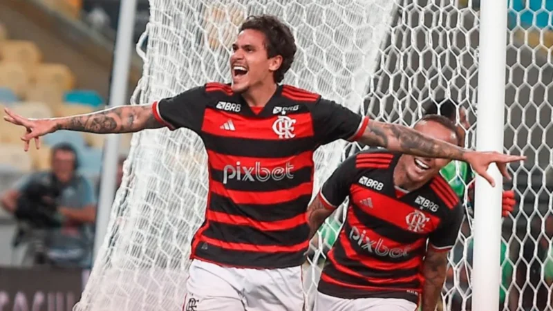 Pedro se declara ao Flamengo após iniciativa da torcida