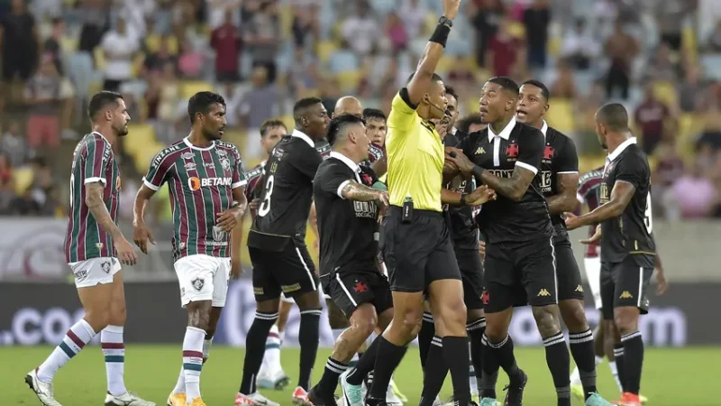 Fluminense X Vasco: empate com expulsões