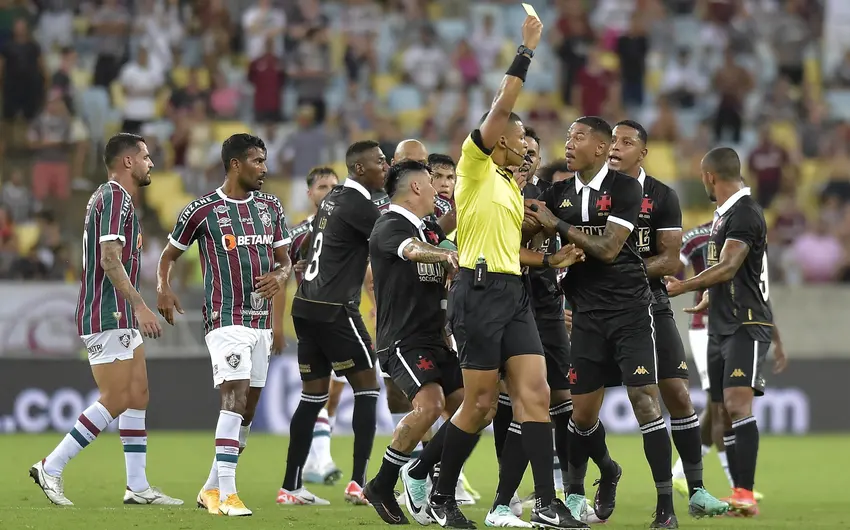 Fluminense X Vasco: empate com expulsões